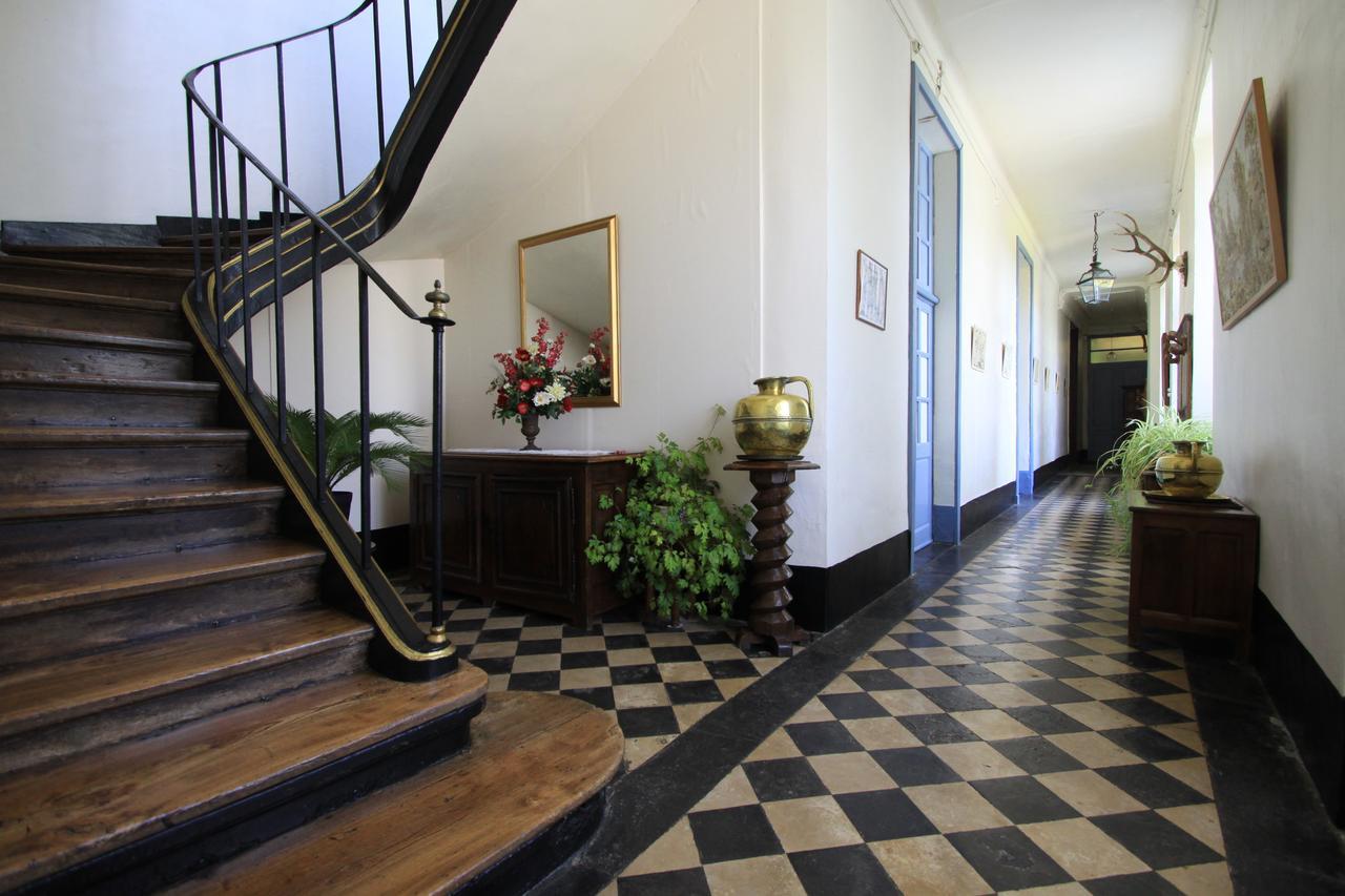Chateau De Bed & Breakfast Vouilly